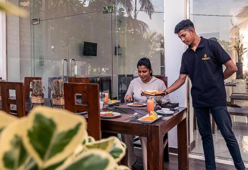 Отель Beverly Beach Negombo