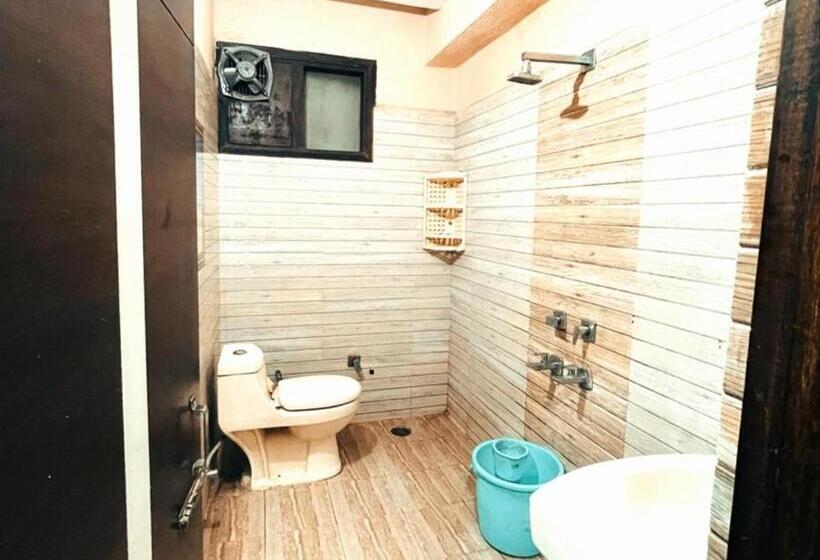 호텔 City Night    Near Ludhiana Railway Station   Super Suites Rooms    Special For Families, Couples &