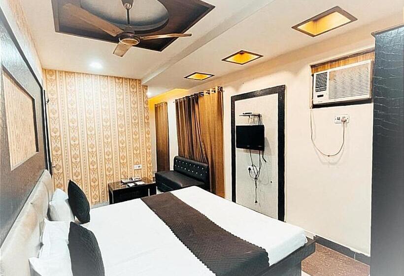 호텔 City Night    Near Ludhiana Railway Station   Super Suites Rooms    Special For Families, Couples &