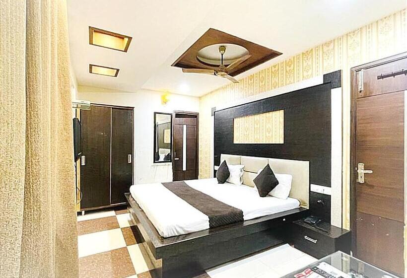호텔 City Night    Near Ludhiana Railway Station   Super Suites Rooms    Special For Families, Couples &