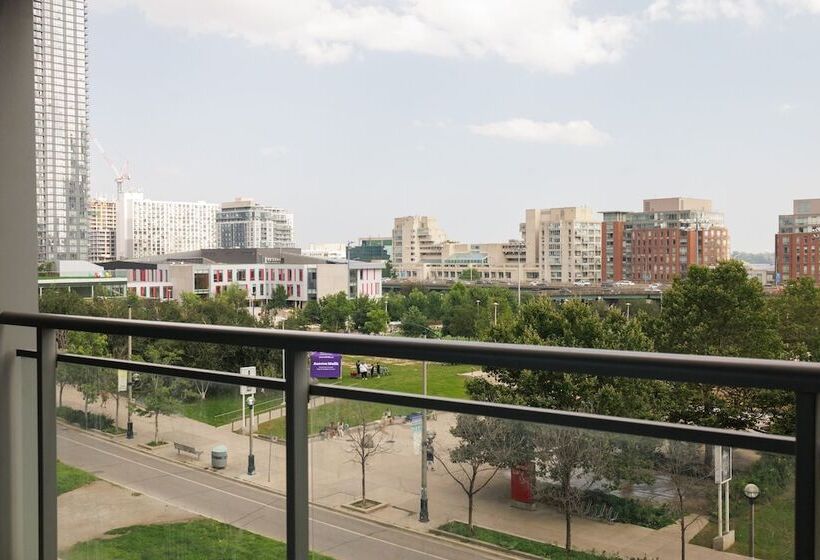 هتل 151 Dan Leckie Way