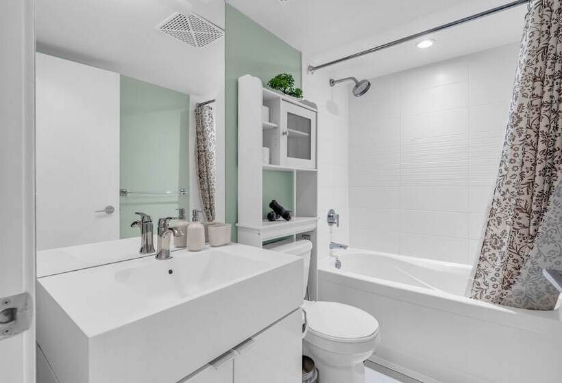 هتل 151 Dan Leckie Way