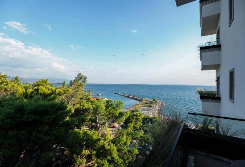 בית מלון כפרי Great White