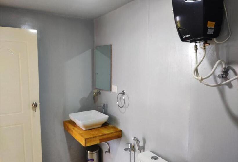 Отель Group Cabin At Clapping Leaves