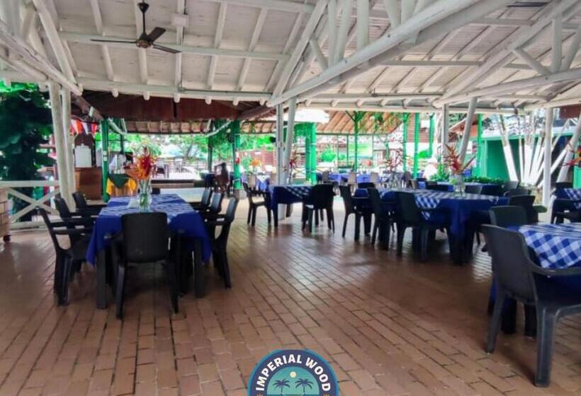 هتل Imperial Wood