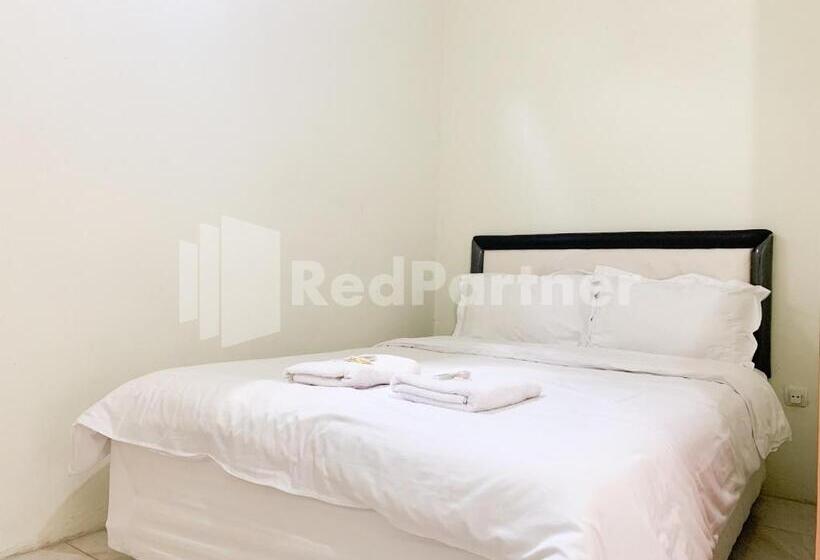 Отель Oma Uti Syariah Mitra Reddoorz Near Stasiun Lempuyangan