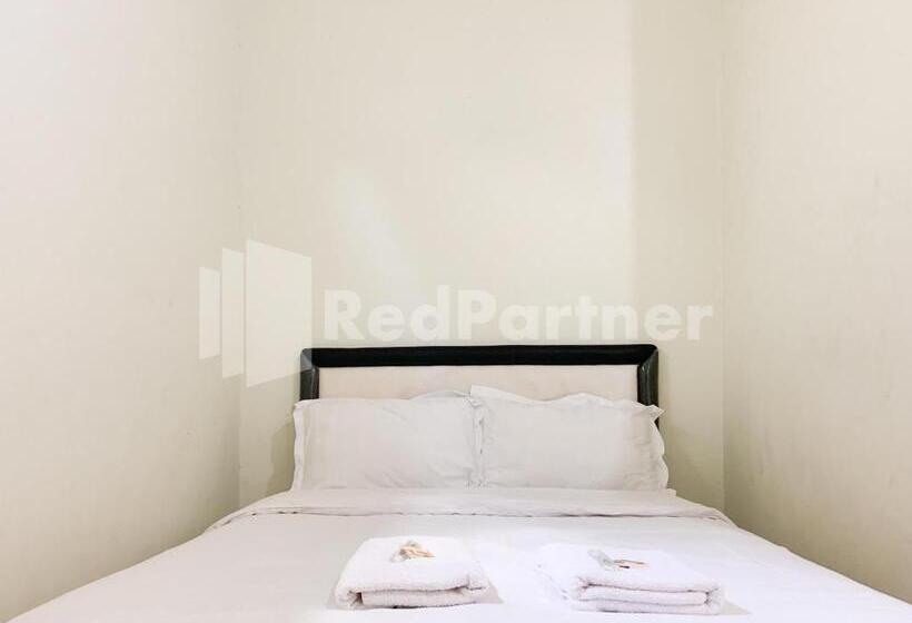 Отель Oma Uti Syariah Mitra Reddoorz Near Stasiun Lempuyangan