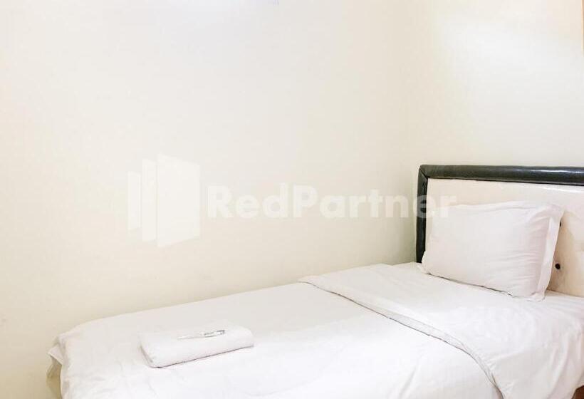 Отель Oma Uti Syariah Mitra Reddoorz Near Stasiun Lempuyangan