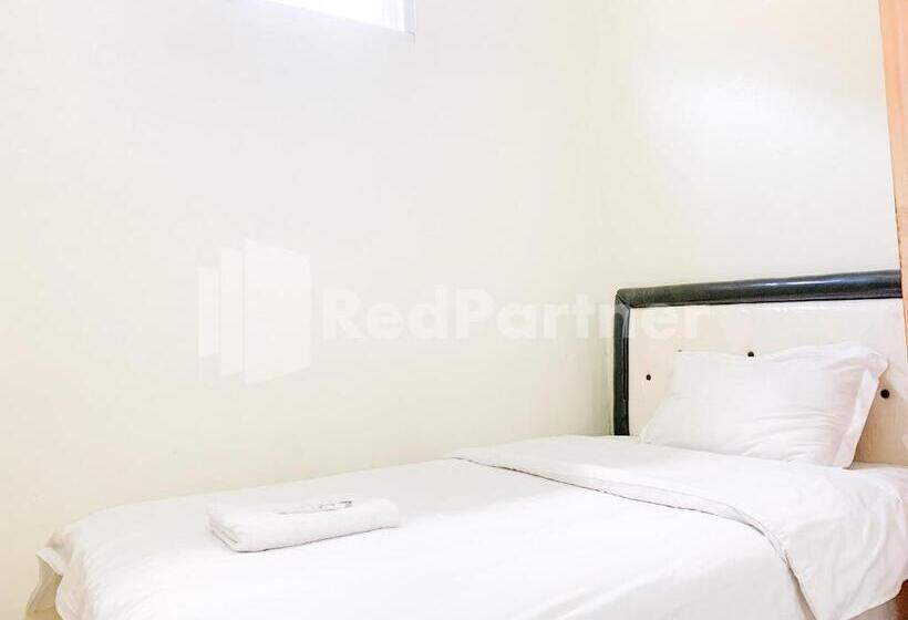 Отель Oma Uti Syariah Mitra Reddoorz Near Stasiun Lempuyangan