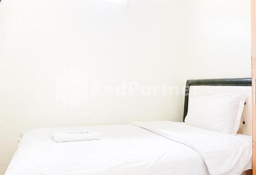 Отель Oma Uti Syariah Mitra Reddoorz Near Stasiun Lempuyangan