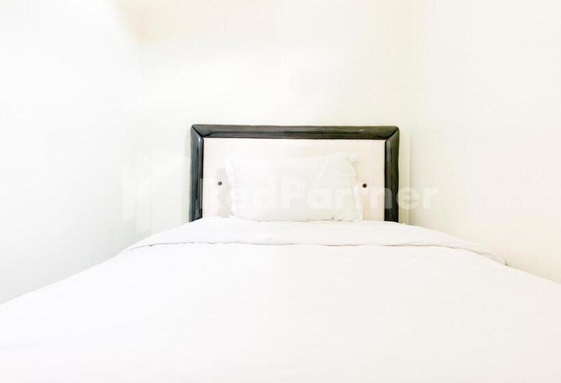 Отель Oma Uti Syariah Mitra Reddoorz Near Stasiun Lempuyangan