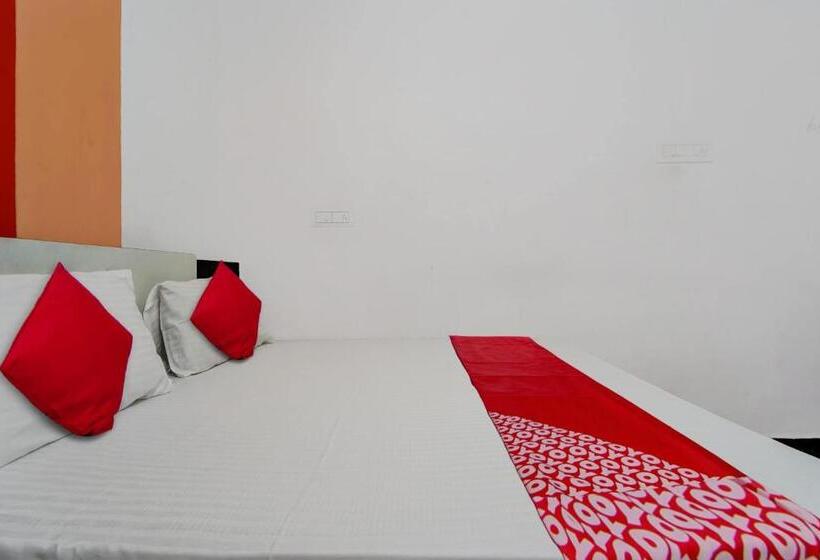 ホテル Oyo Pothini Palace