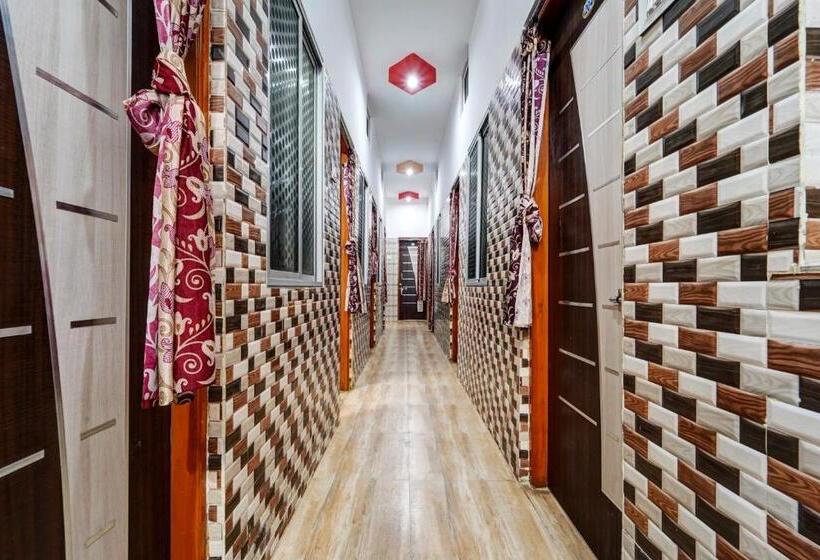 ホテル Oyo Pothini Palace