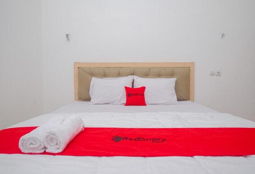 Отель Reddoorz Syariah Near Alun Alun Temanggung