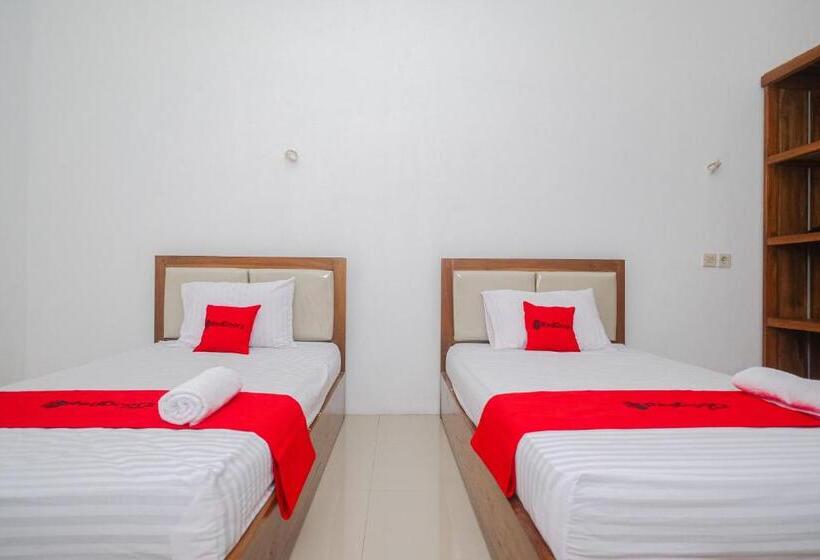 Отель Reddoorz Syariah Near Alun Alun Temanggung