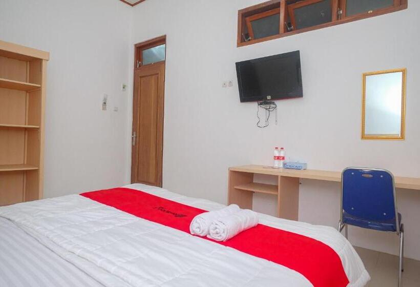 Отель Reddoorz Syariah Near Alun Alun Temanggung