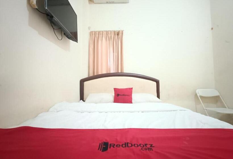 فندق Reddoorz Syariah Near Rumah Sakit Umum Wisata Uit