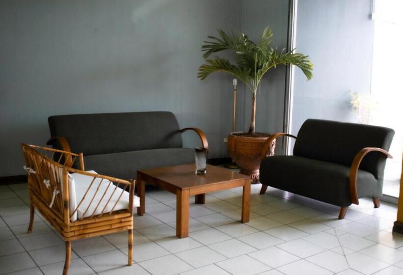 Отель Soy Local San José