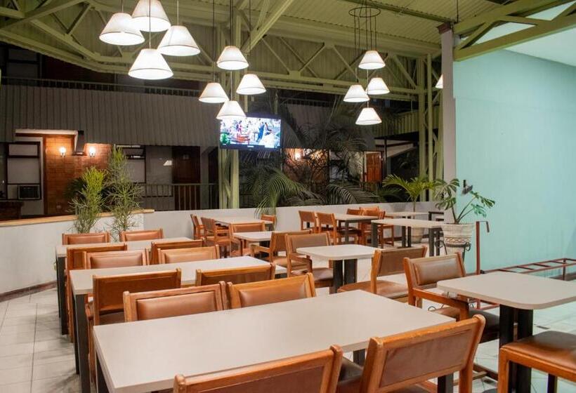 Отель Soy Local San José