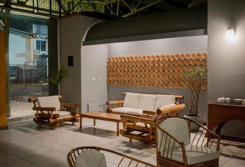 Отель Soy Local San José