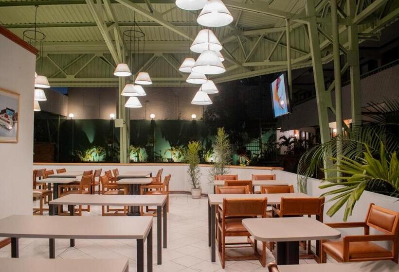 Отель Soy Local San José