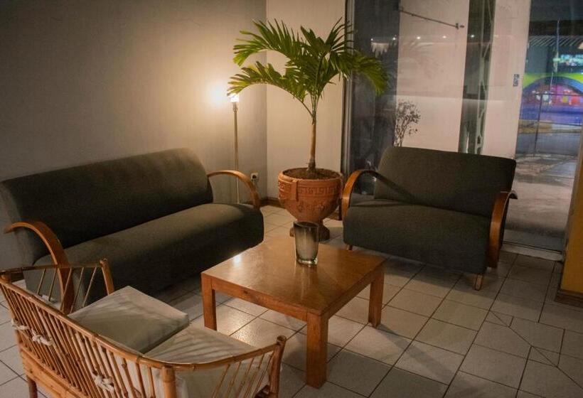 Отель Soy Local San José