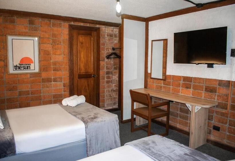 Отель Soy Local San José