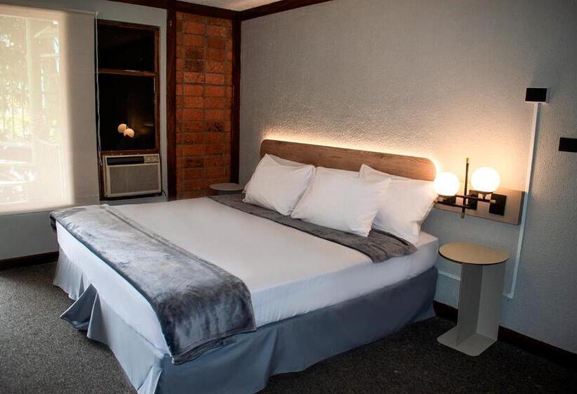 Отель Soy Local San José