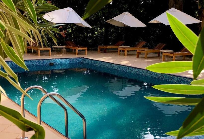 هتل The Address Resort