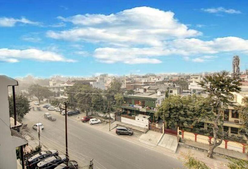 ホテル The Eden Park