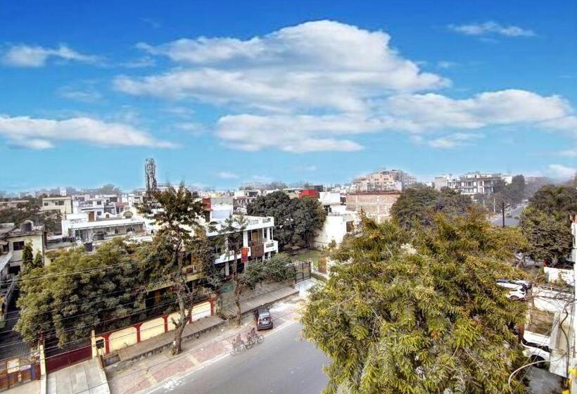 ホテル The Eden Park