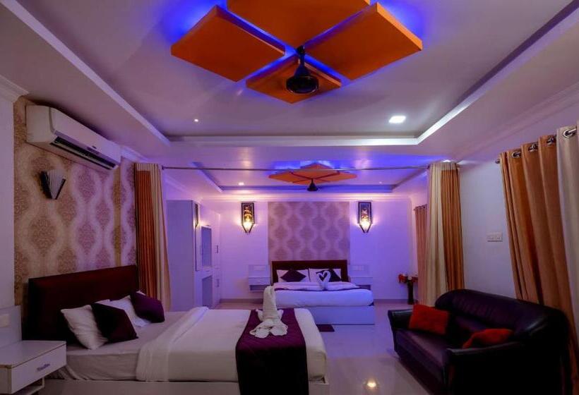 ホテル The Hydel Luxury Palace