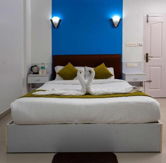 ホテル The Hydel Luxury Palace