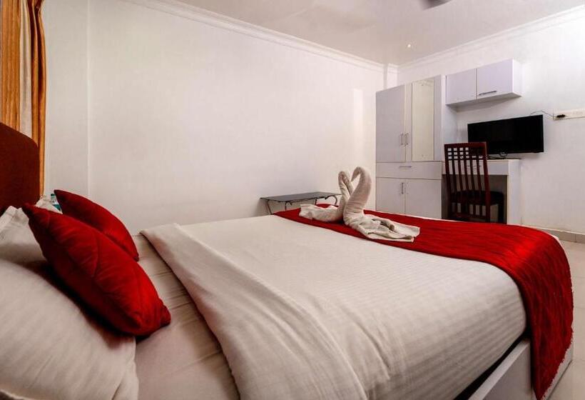 ホテル The Hydel Luxury Palace