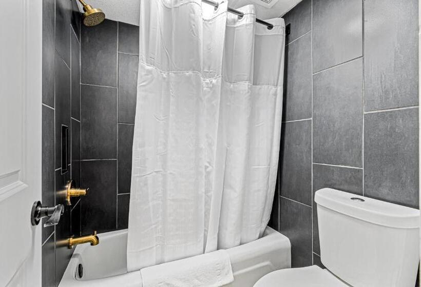 The Mallard Hotel & Suites