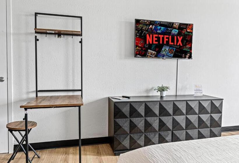 The Mallard Hotel & Suites