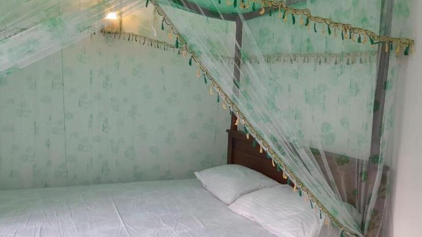 Отель Travelers Halt