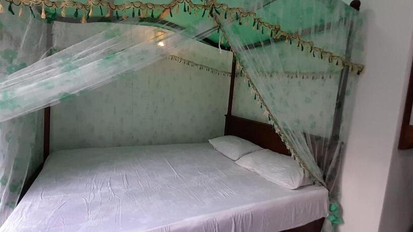 Отель Travelers Halt