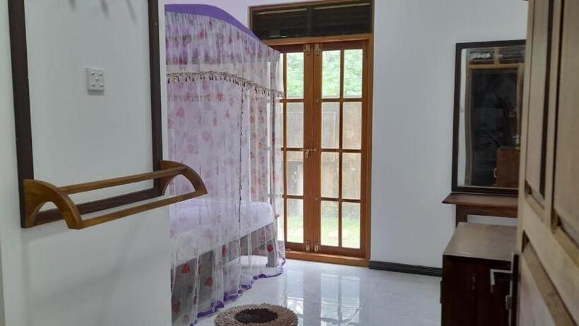 Отель Travelers Halt