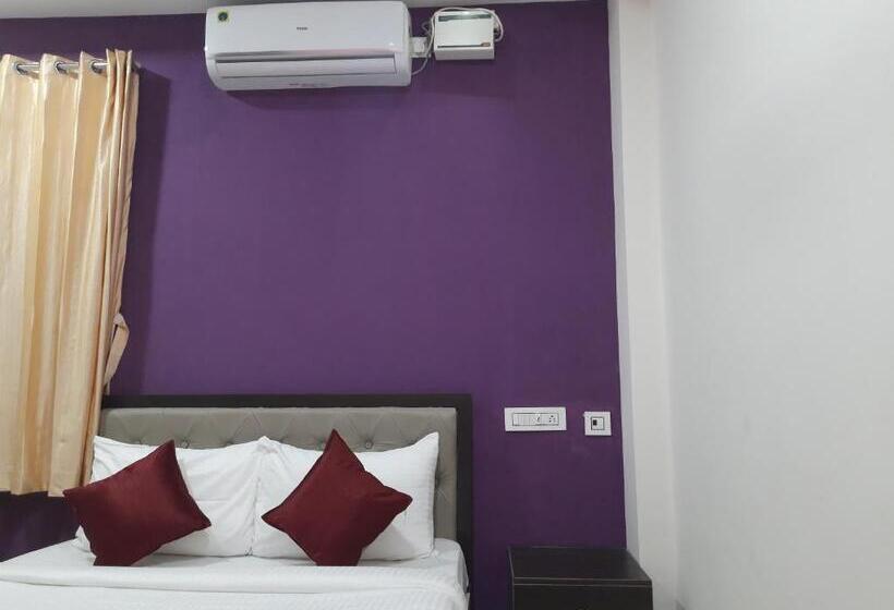 Отель Vel Residency