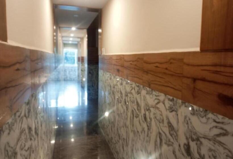 Отель Vel Residency