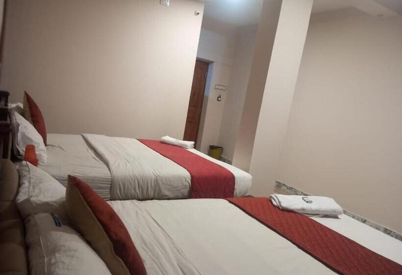 Отель Vel Residency