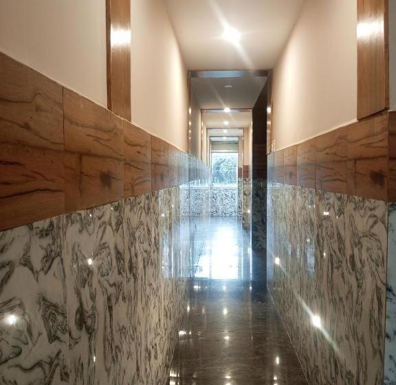 Отель Vel Residency