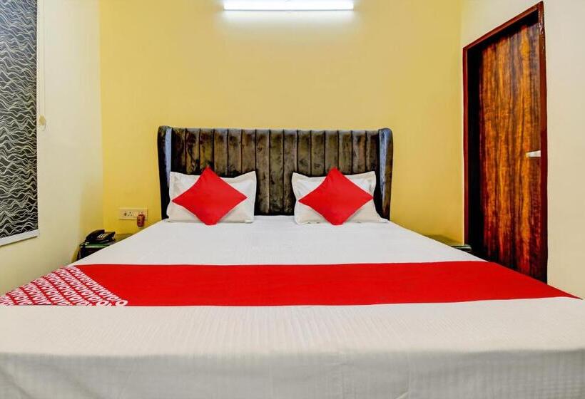 Oyo Flagship Hotel White Hut