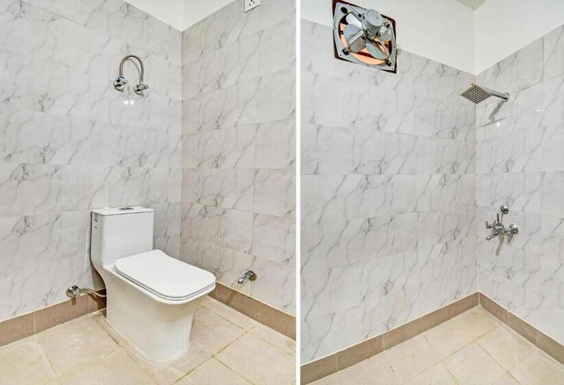 Oyo Flagship Hotel White Hut