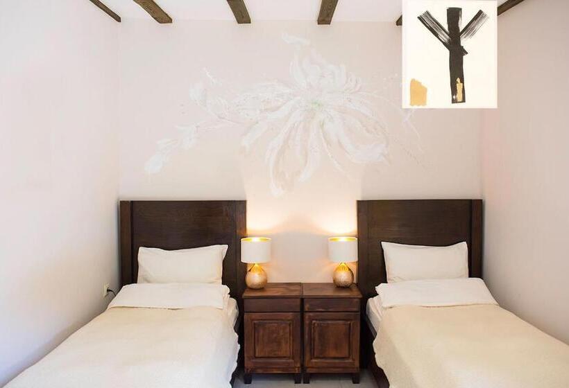 پانسیون стаи за гости в ритрийт център светлина мир любов Guest Rooms In Light Peace Love Center