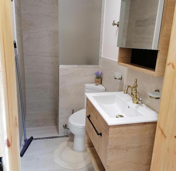 پانسیون стаи за гости в ритрийт център светлина мир любов Guest Rooms In Light Peace Love Center