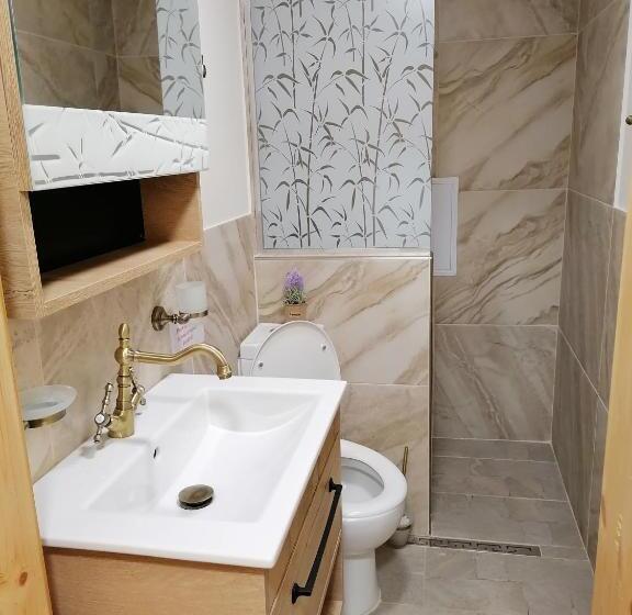 پانسیون стаи за гости в ритрийт център светлина мир любов Guest Rooms In Light Peace Love Center