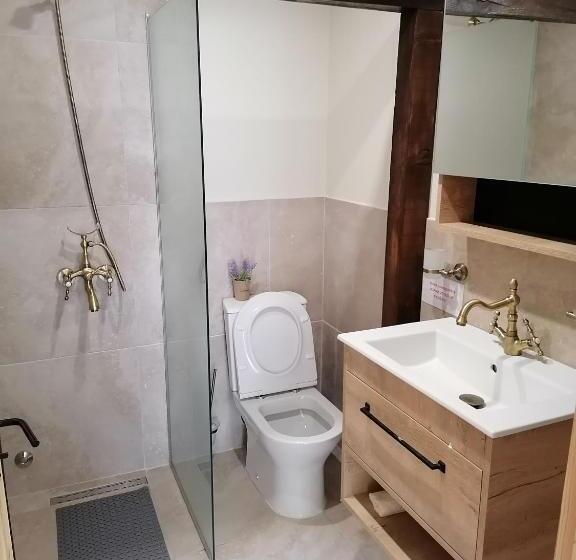 پانسیون стаи за гости в ритрийт център светлина мир любов Guest Rooms In Light Peace Love Center