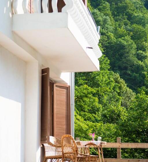 پانسیون стаи за гости в ритрийт център светлина мир любов Guest Rooms In Light Peace Love Center